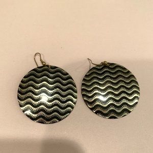 Black and silver round earrings